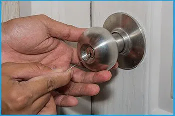Lock Locksmith Services Hazlet, NJ 732-412-5604 - 14-unlock-door